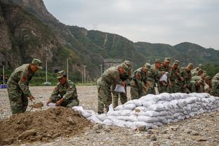 穆迪：昨天的附加赛我没被安排进轮换 但被教练突然叫上场